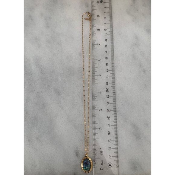 Gold Vintage Style Oval Pendant Necklace Brand New - Picture 4 of 4